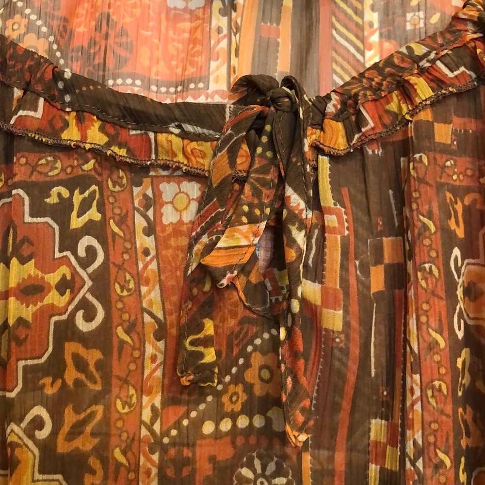 Pretty Shear Patterned Blouse - Picture 3 of 6